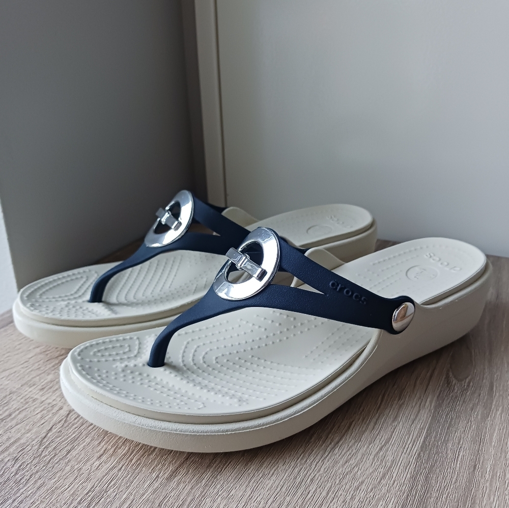 🌷 Crocs Sanrah Wedge Flip Flop Sandals - Picture 5 of 16